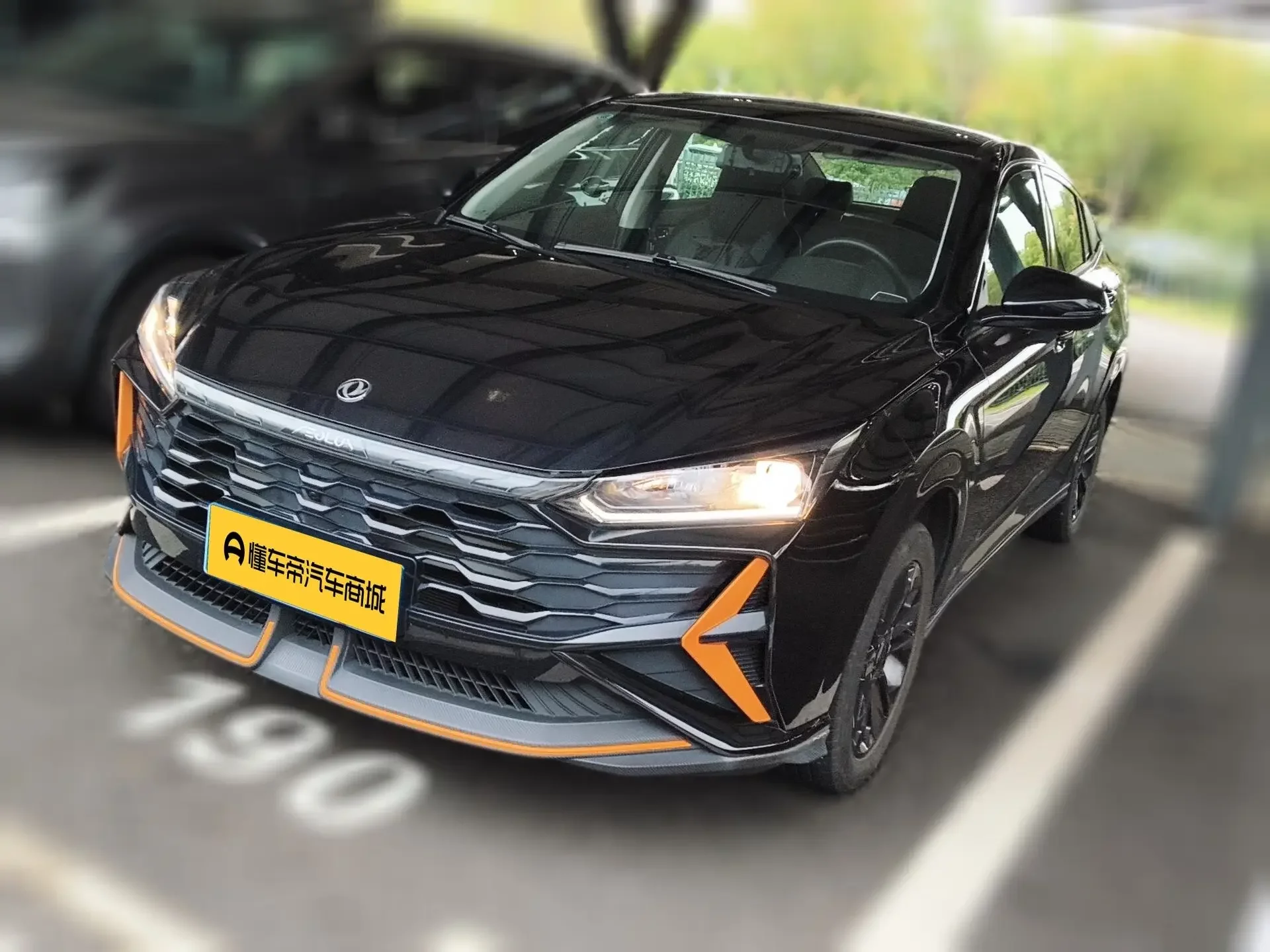 Dongfeng Yixuan  из Китая