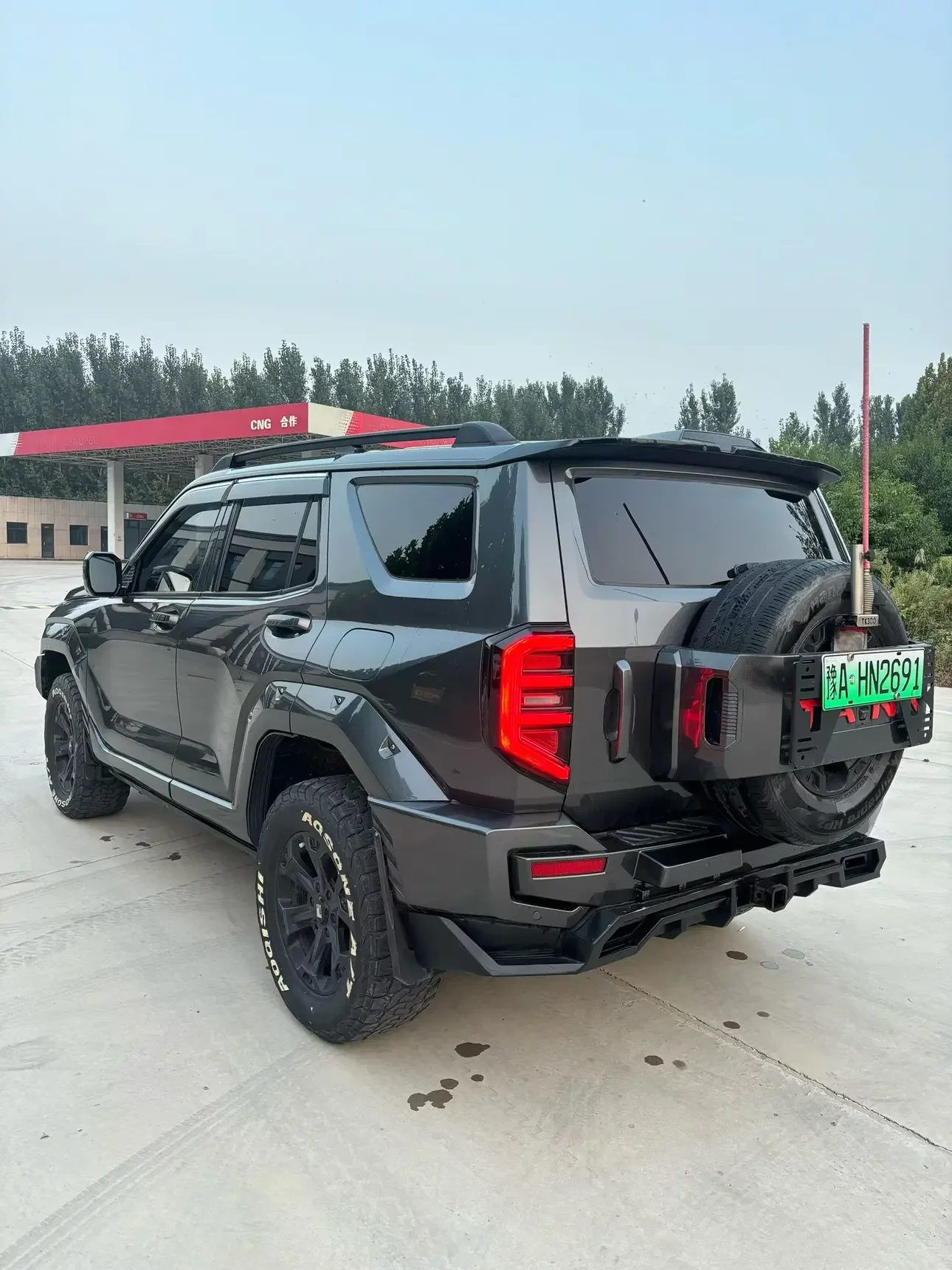 TANK 400 Hi4-T