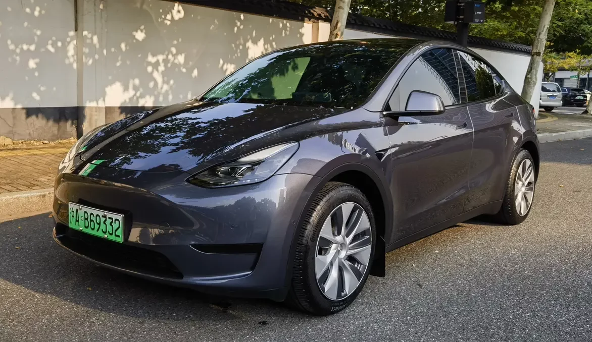 TESLA MODEL Y