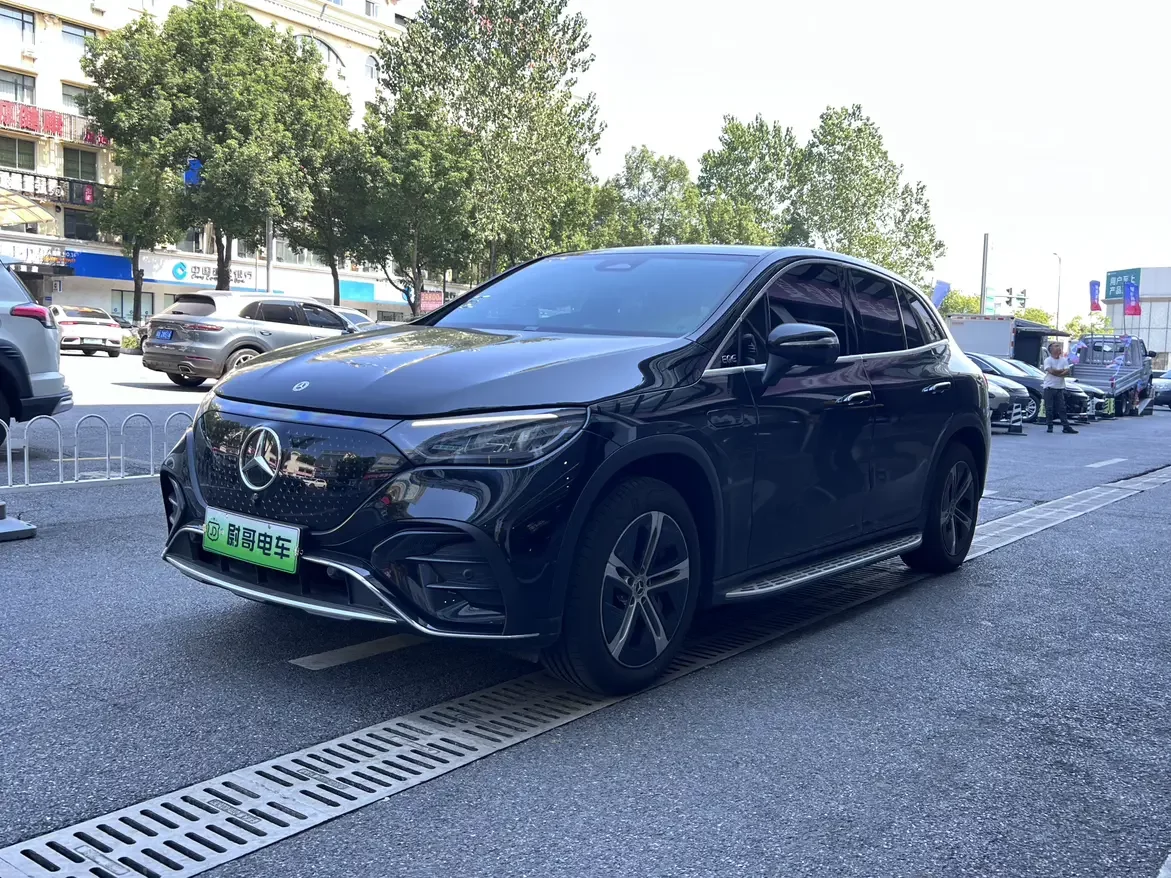 Mercedes-Benz EQE SUV