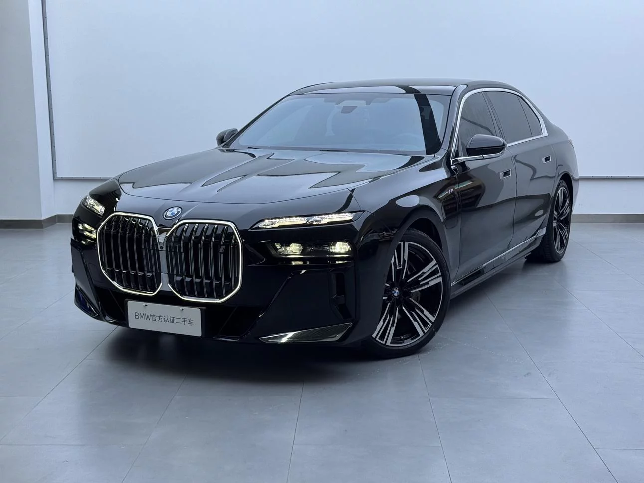 BMW i7  из Китая