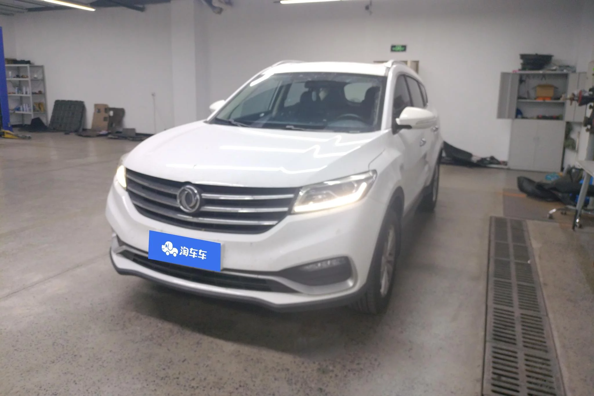 Dongfeng Fengon 580  из Китая