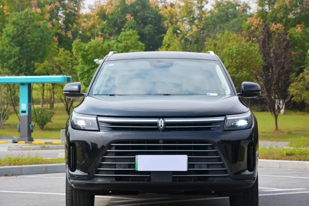 AITO M7  из Китая