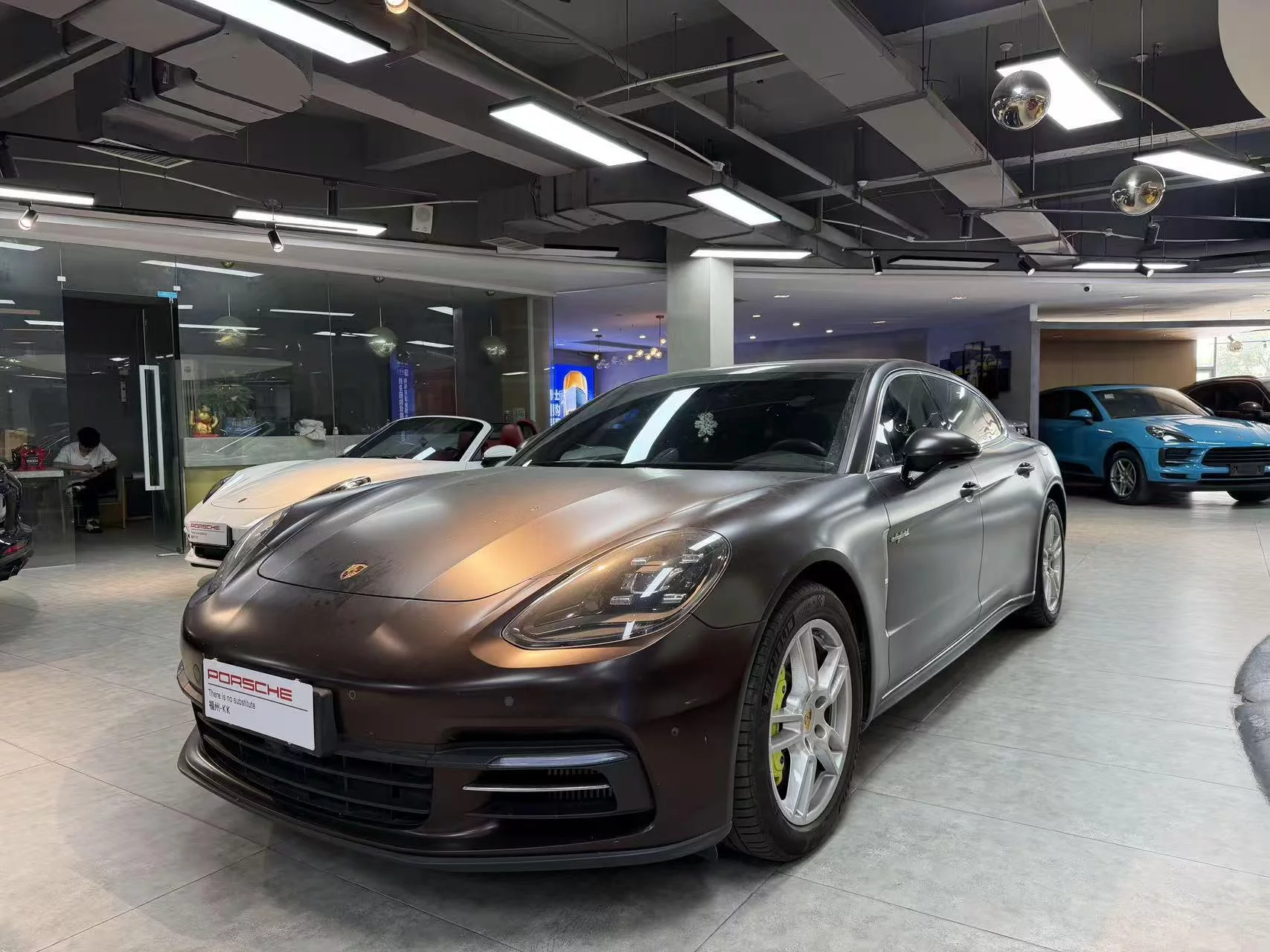 Porsche Panamera E-Hybrid  из Китая