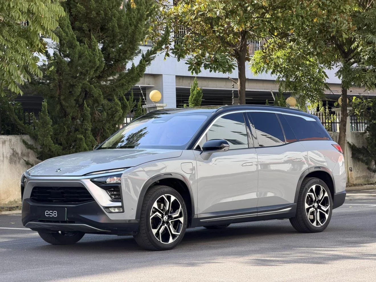 NIO ES8