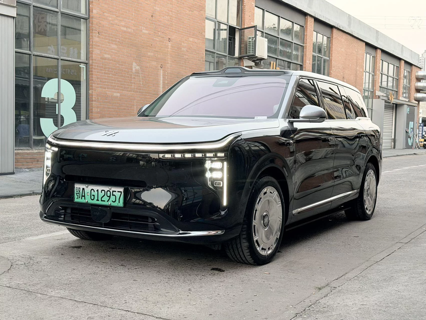 IM Motors Zhiji LS9  из Китая
