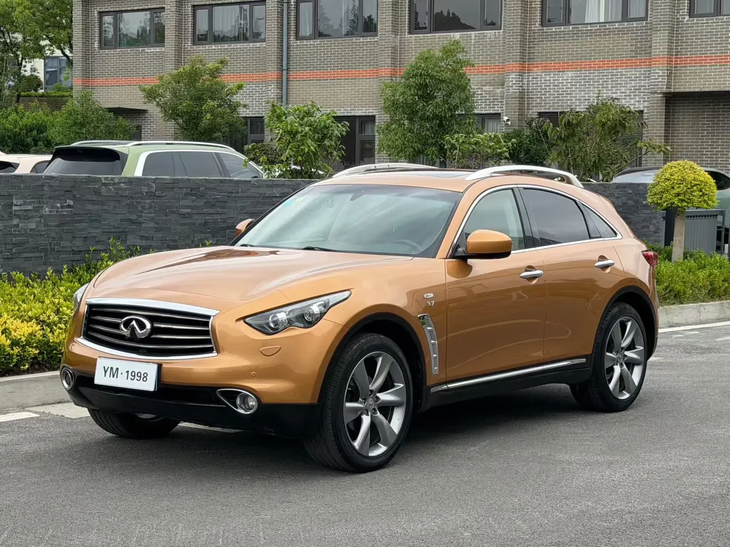 Infiniti QX70  из Китая