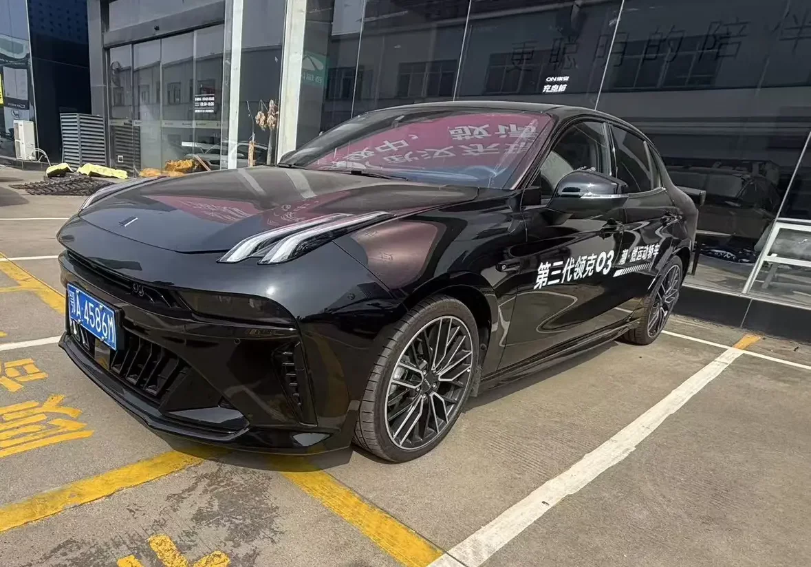 Lynk & Co 03