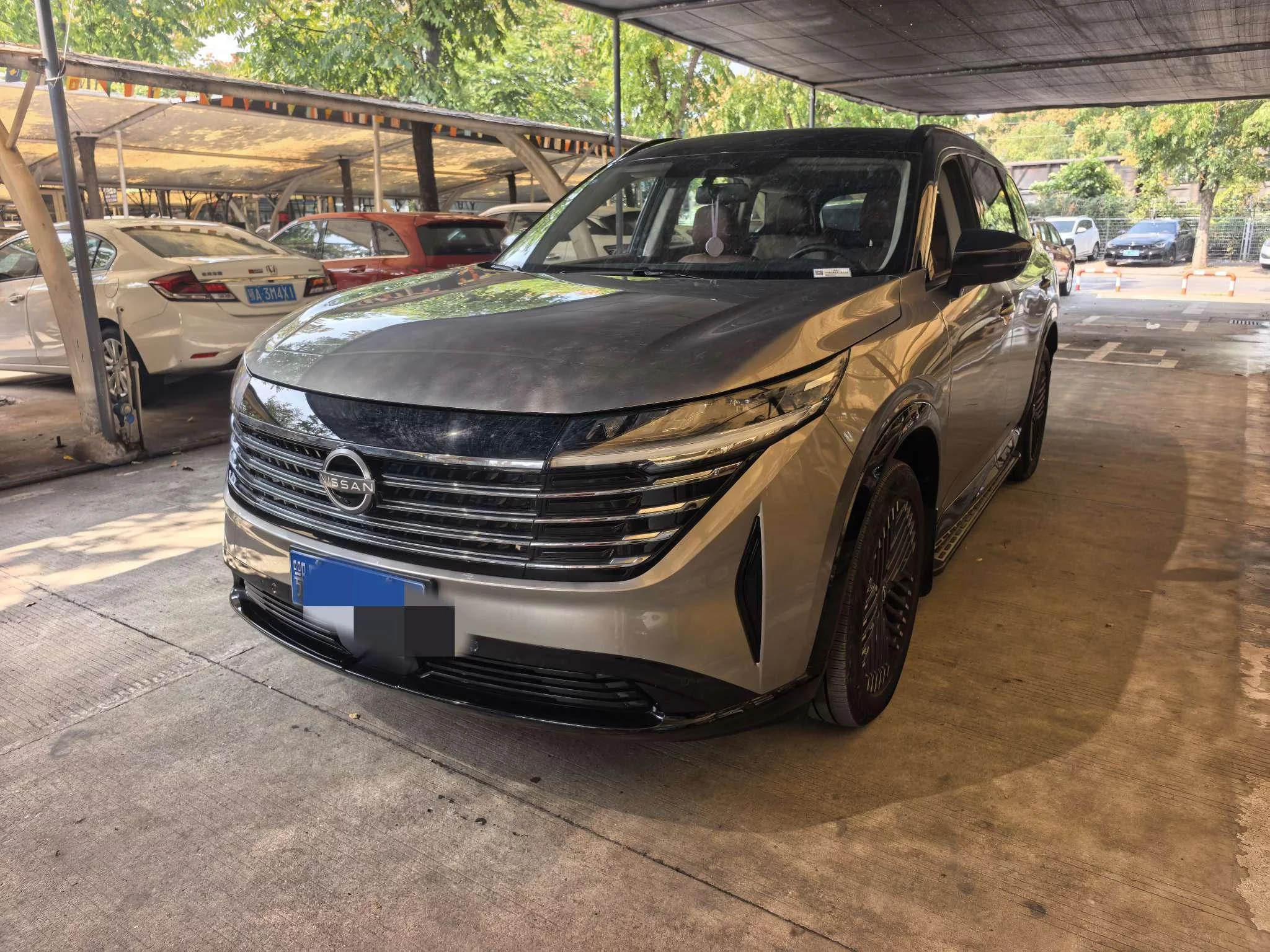Nissan Explore the land  из Китая