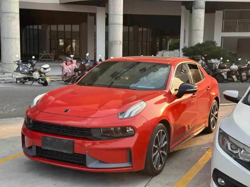 Lynk & Co 03