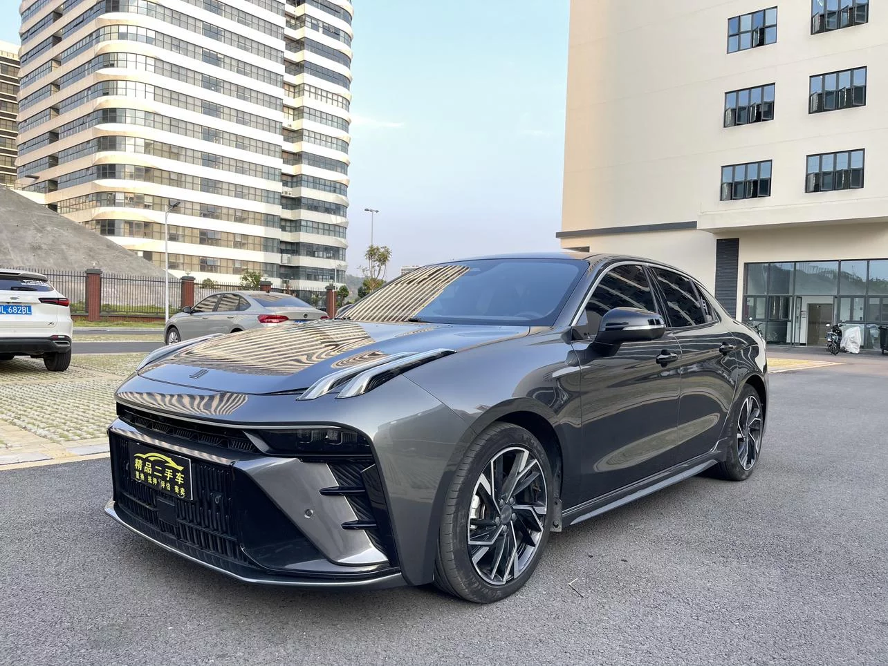 LYNK & CO 03