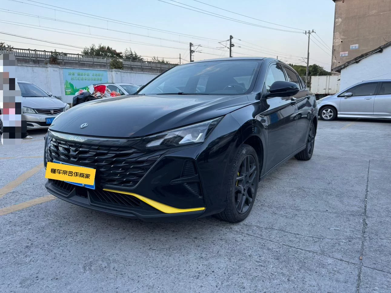 Dongfeng Yixuan MAX  из Китая