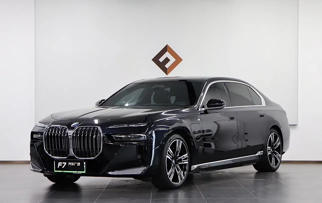 BMW i7