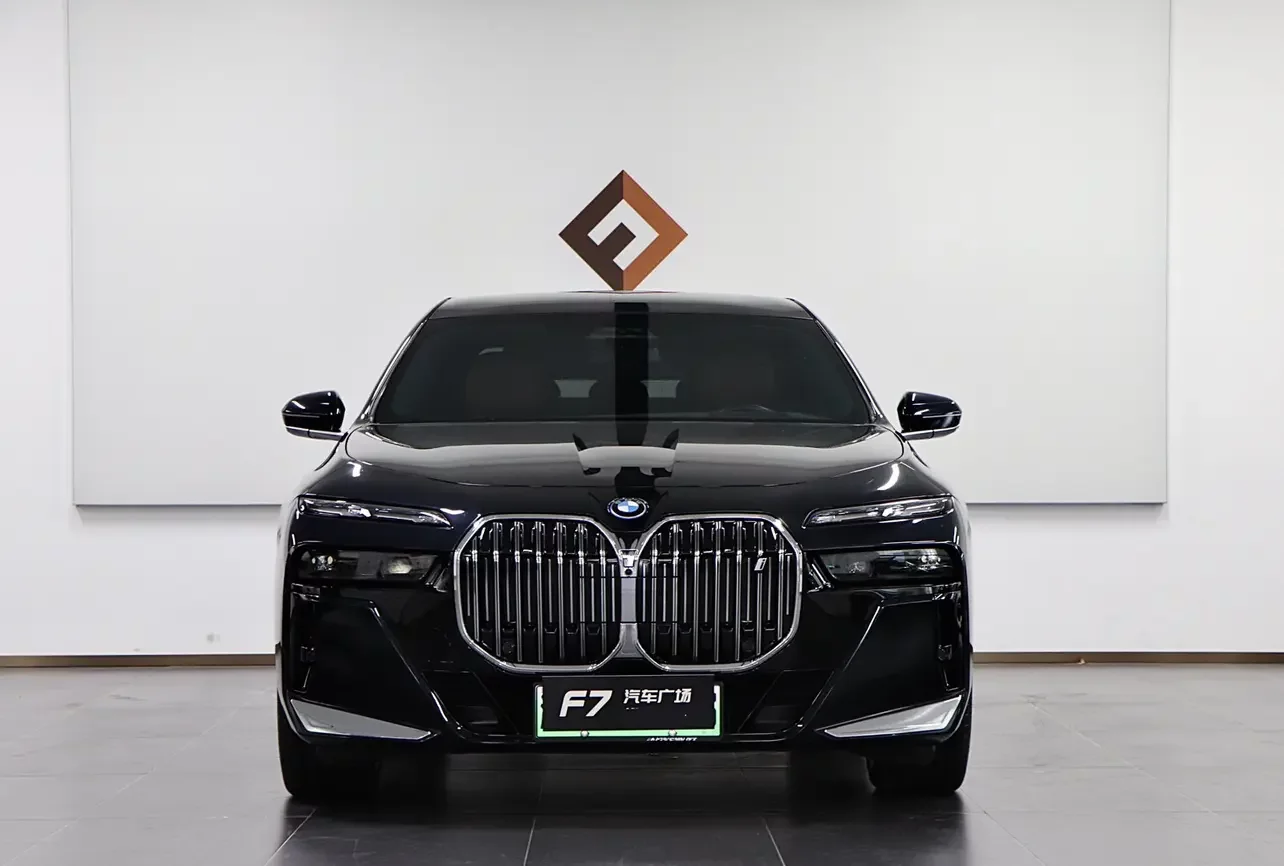 BMW i7