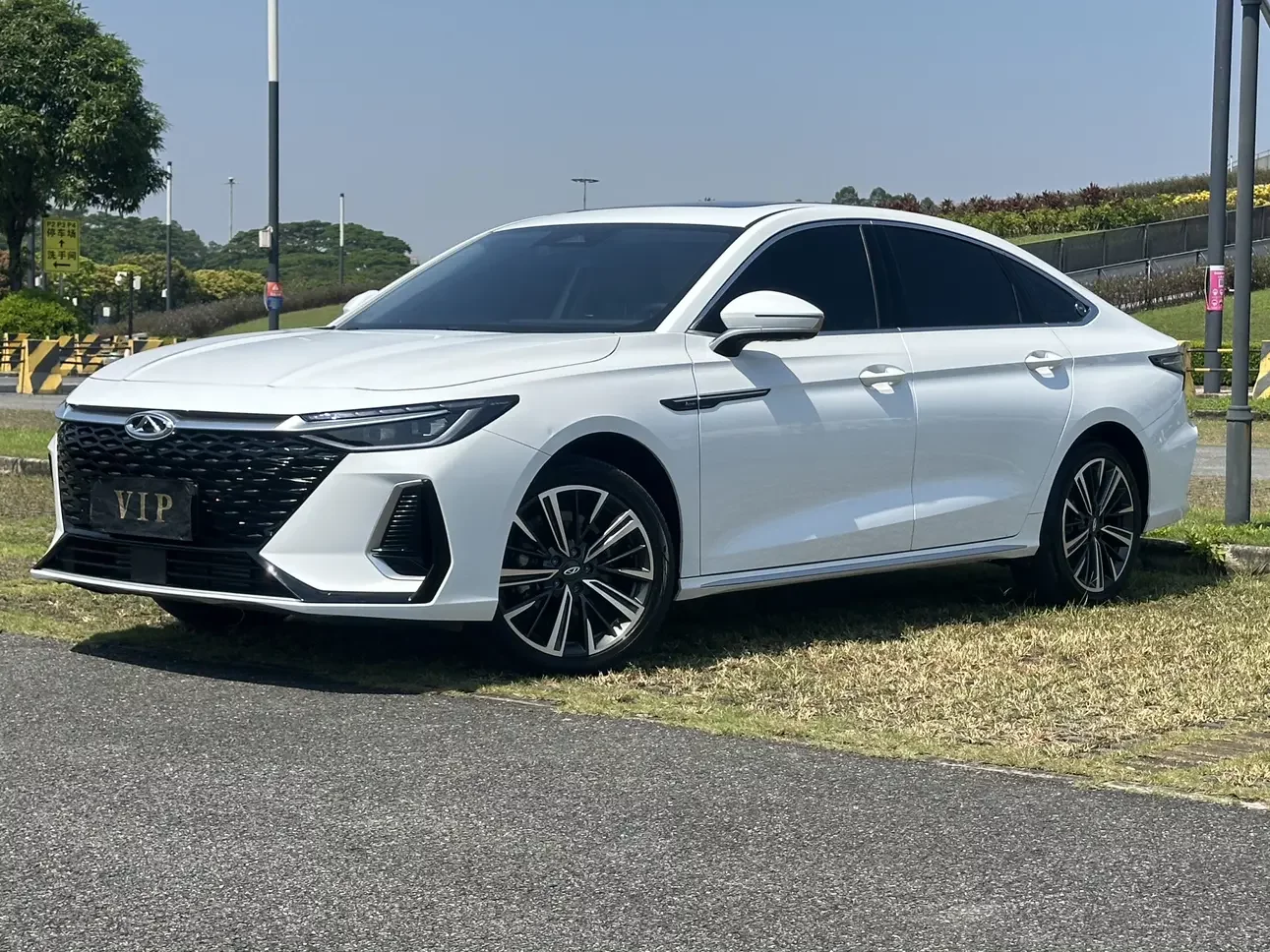Chery Arrizo 8