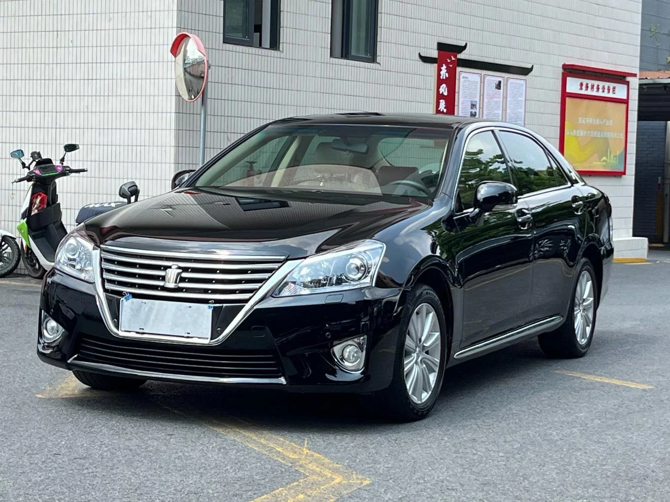 Toyota crown