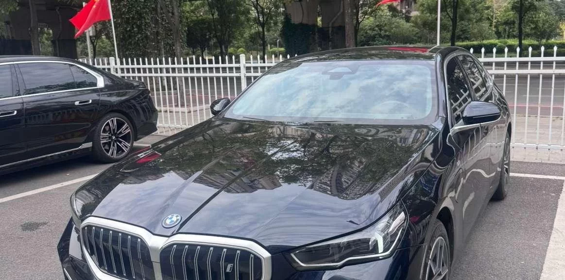 BMW i5