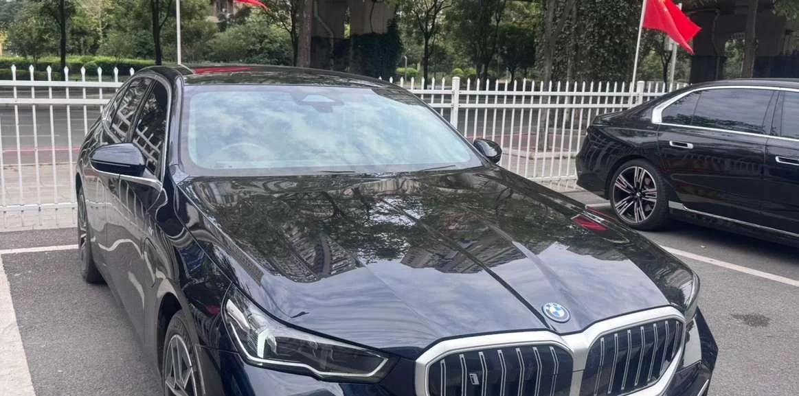 BMW i5