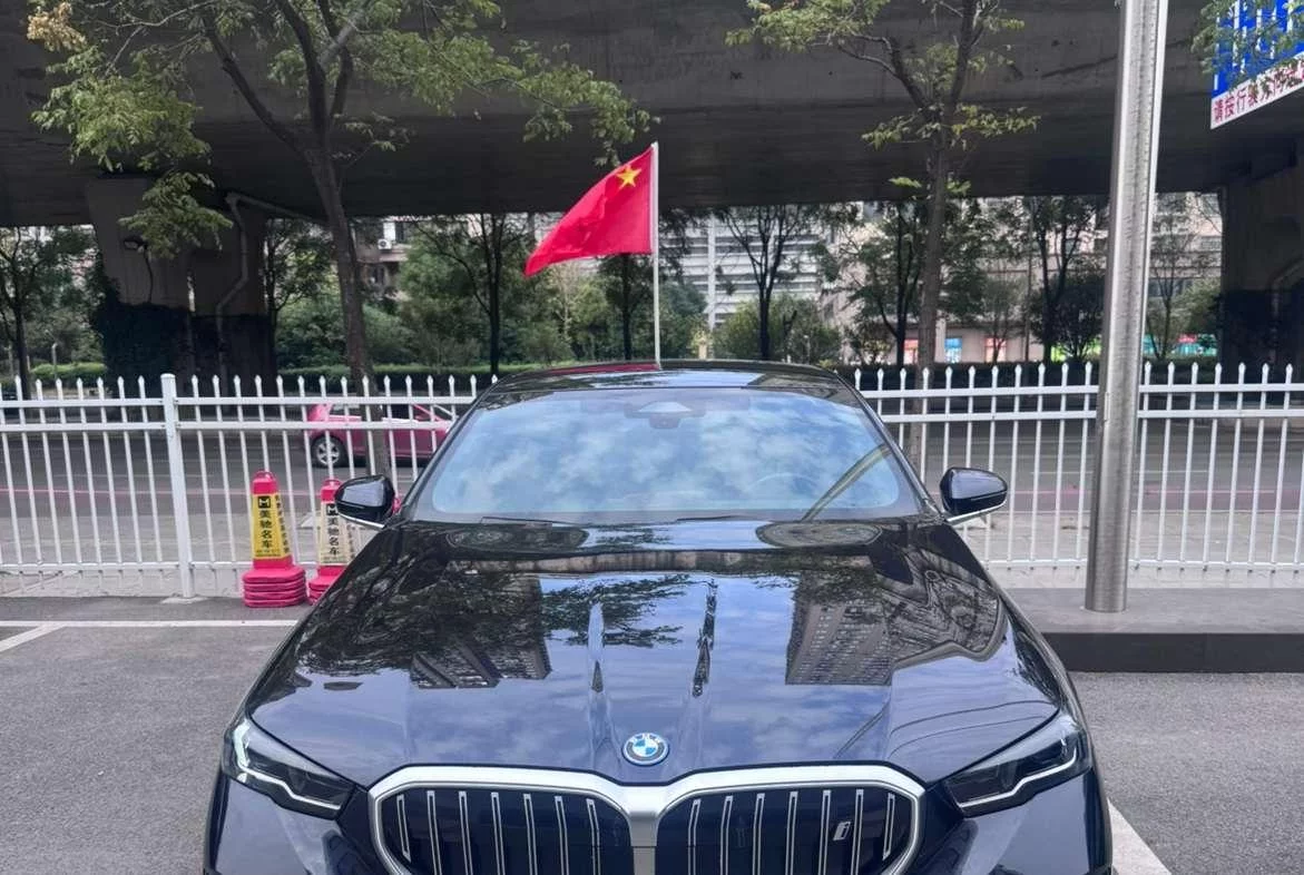 BMW i5