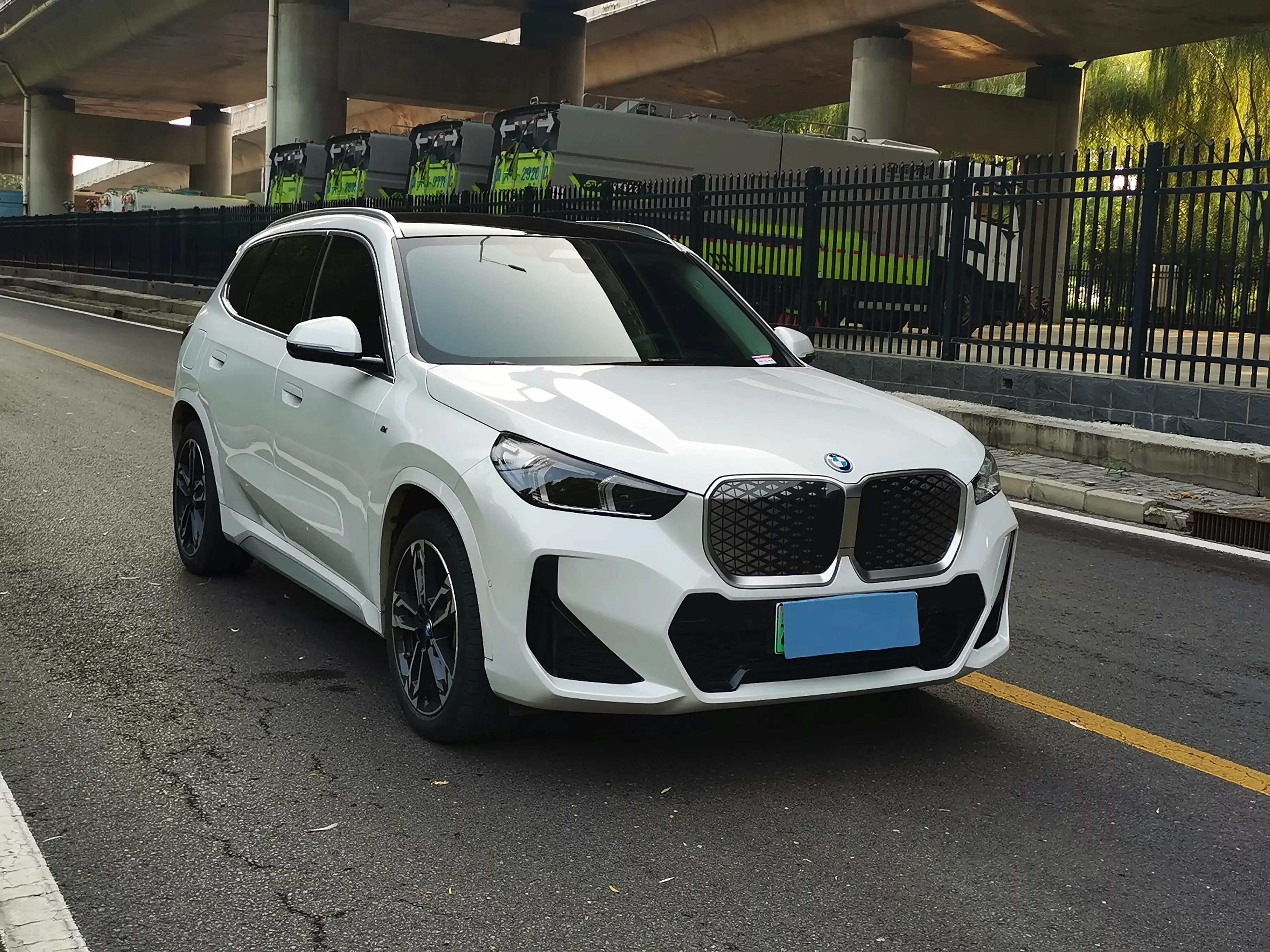 BMW iX1