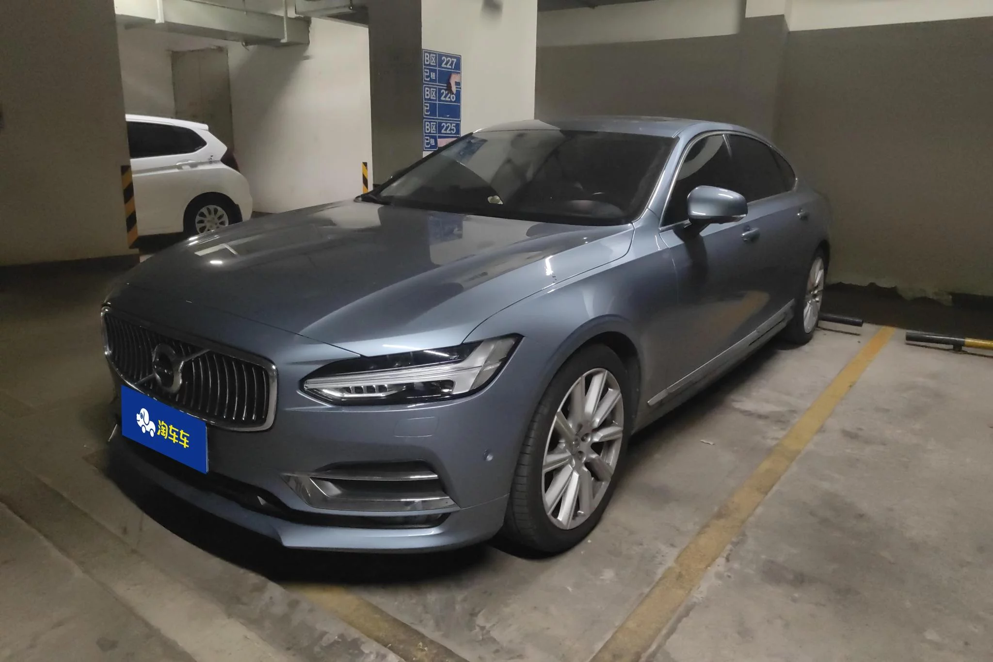 Volvo S90