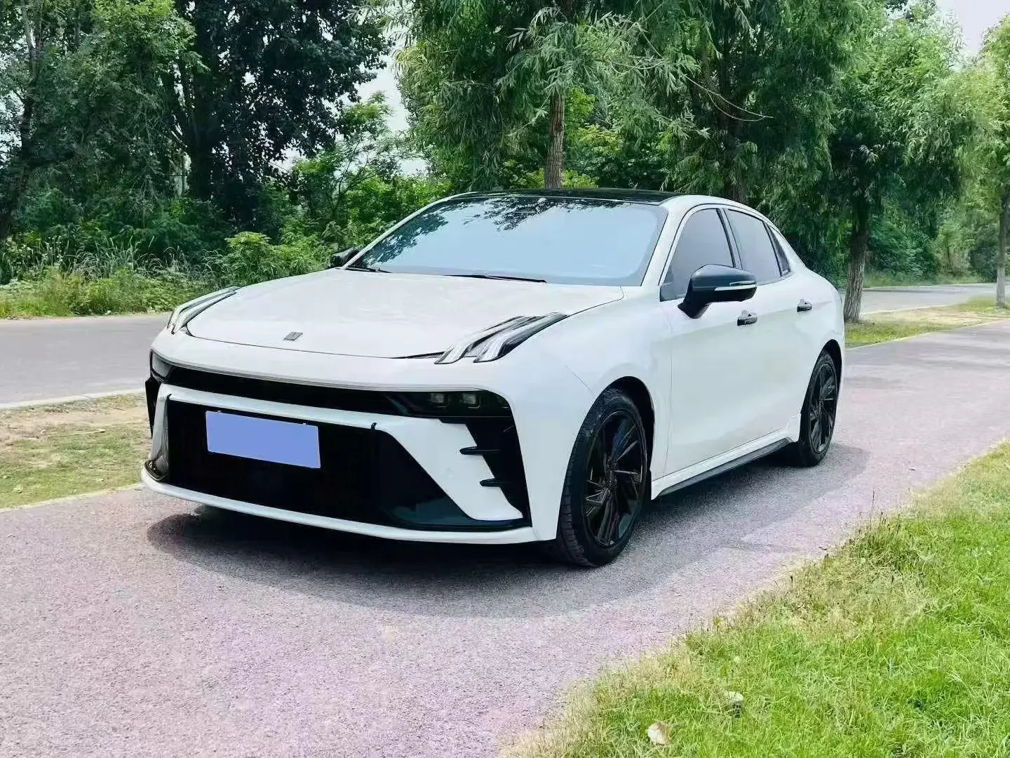 Lynk & Co 03
