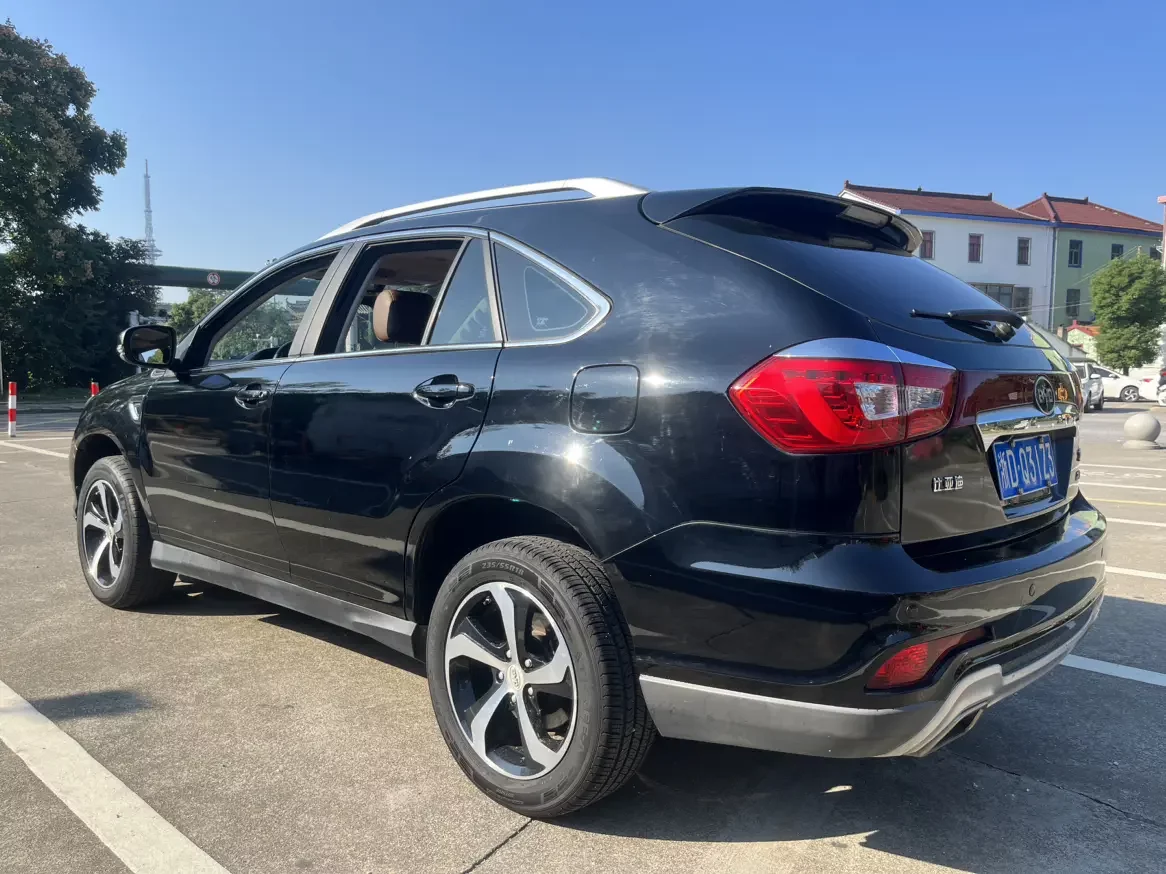 BYD S7