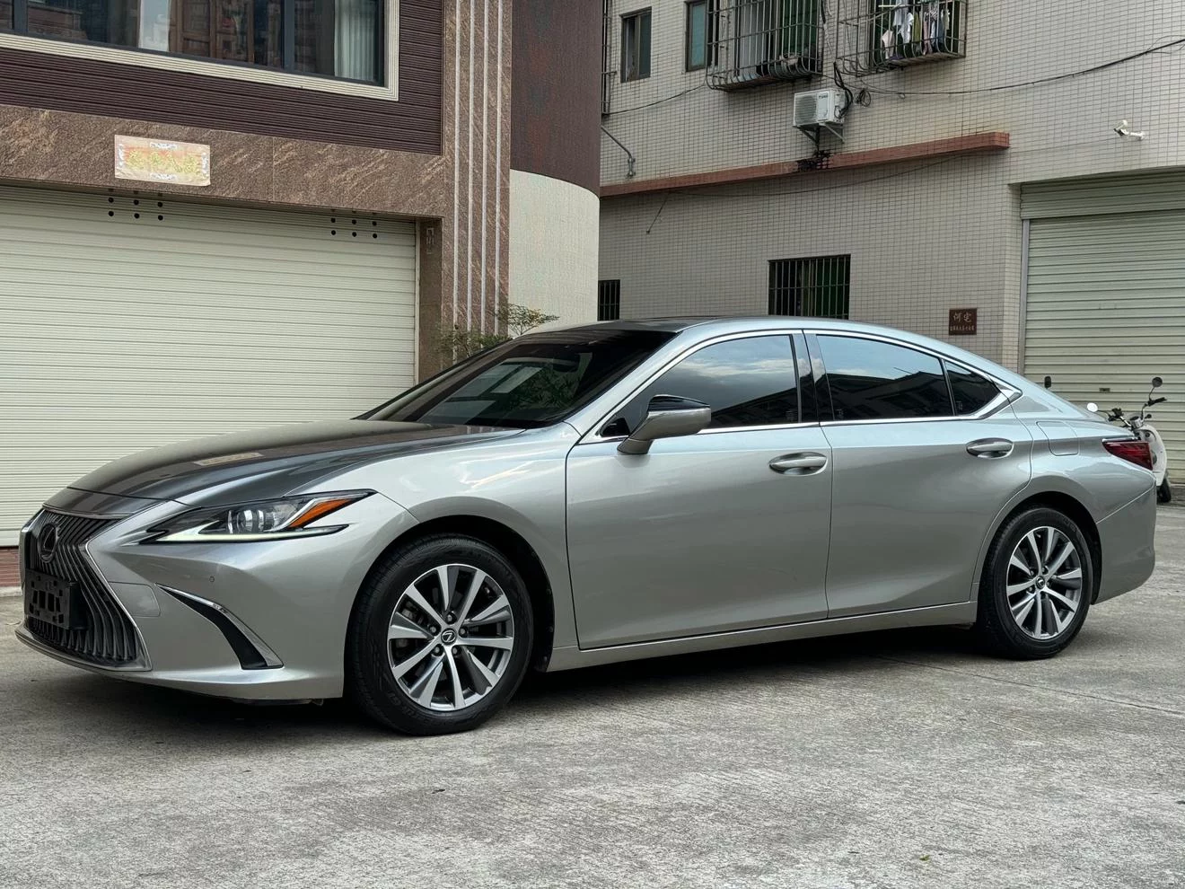 Lexus ES