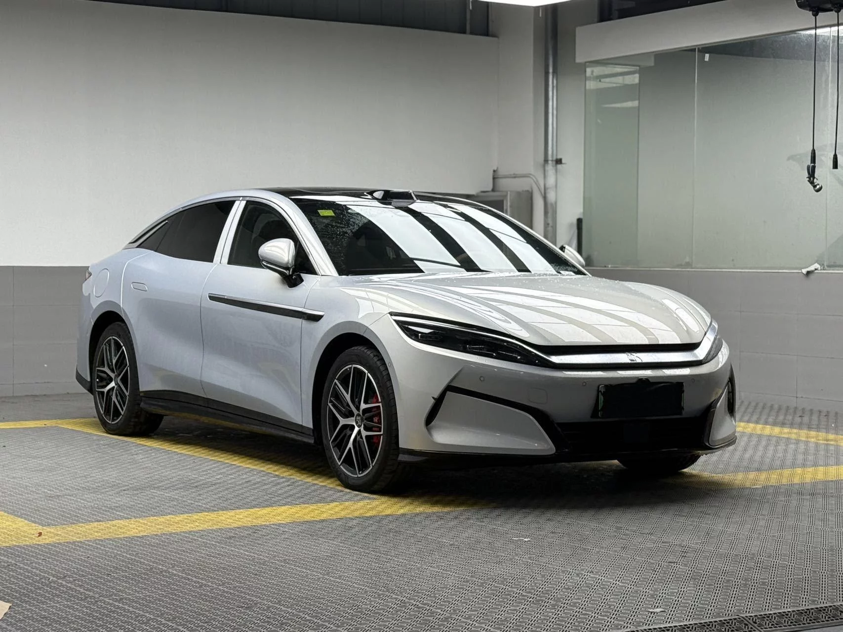 BYD Han L EV