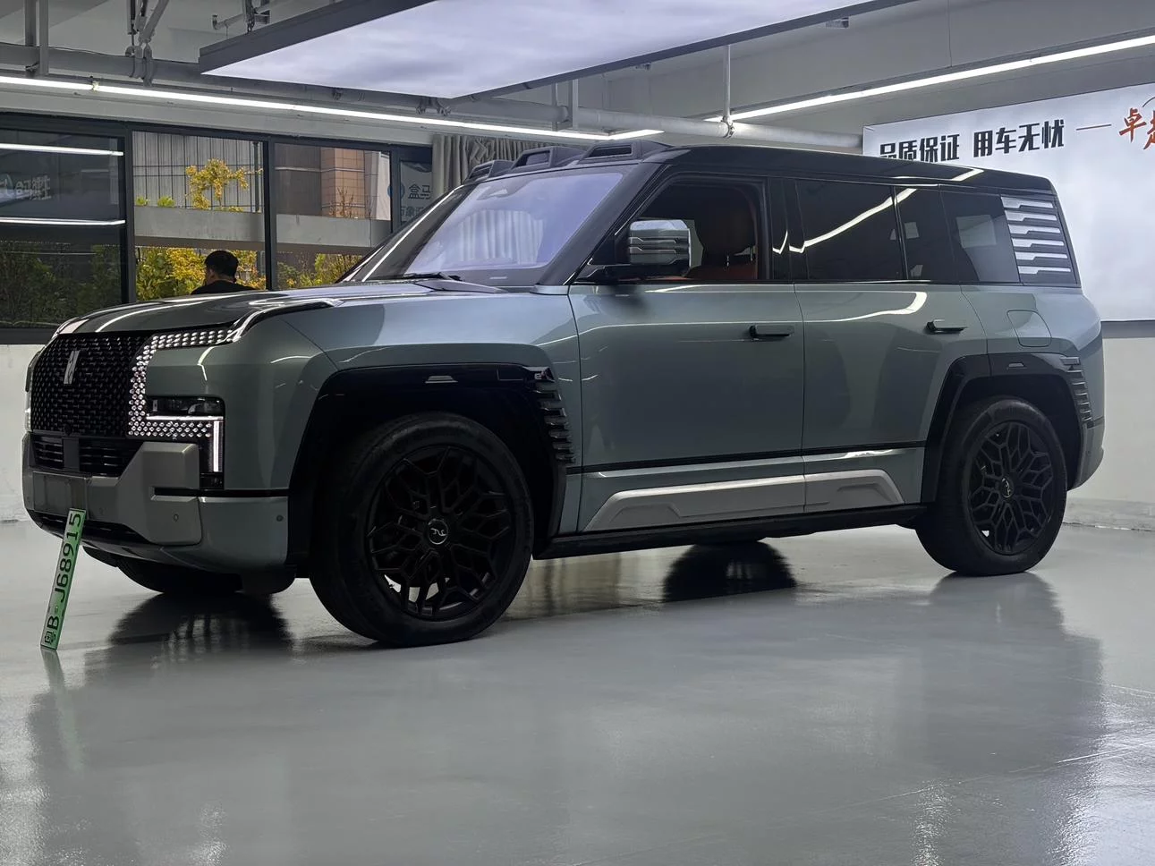 BYD Yangwang U8