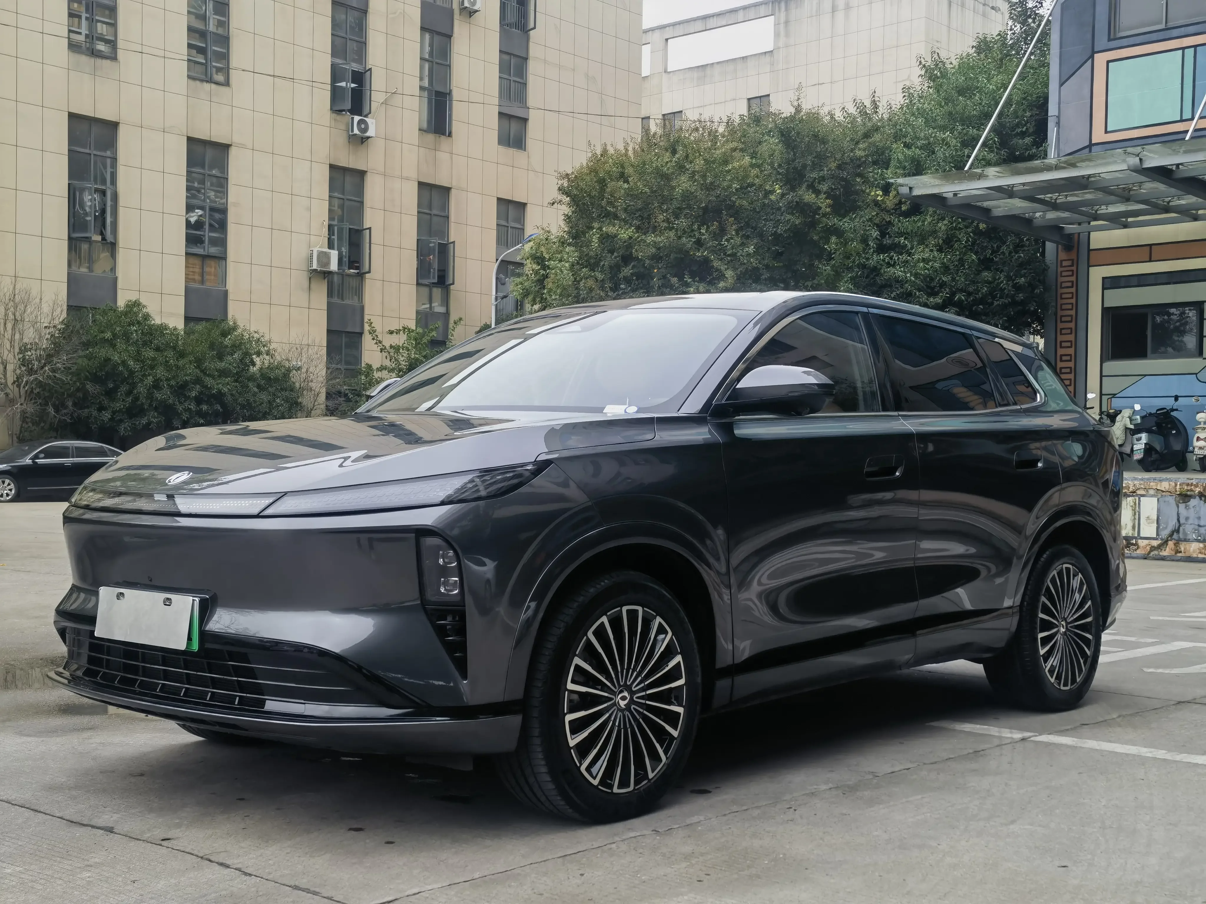 Dongfeng Fengshen L8 PHEV