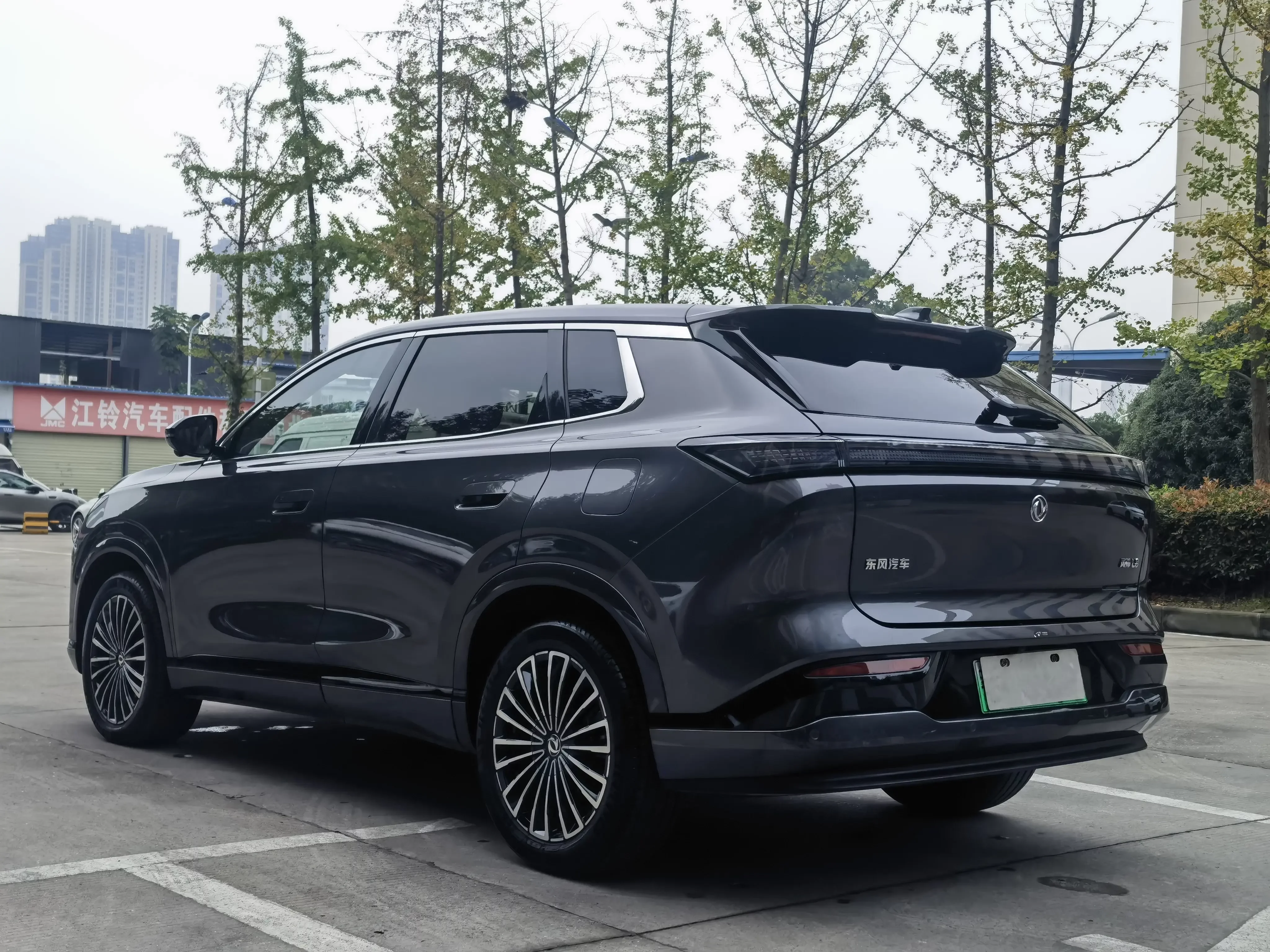 Dongfeng Fengshen L8 PHEV