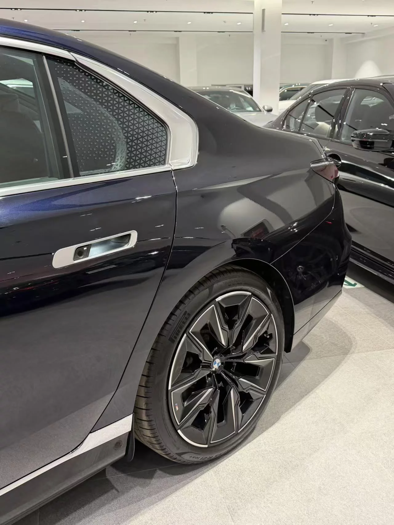 BMW i7