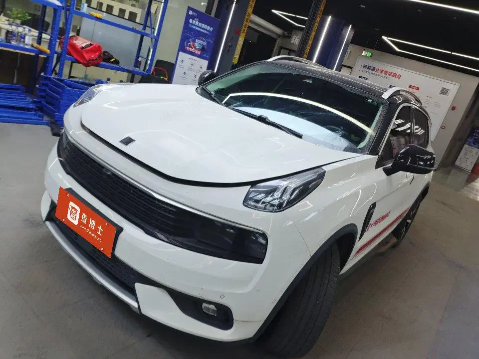 Lynk & Co 01