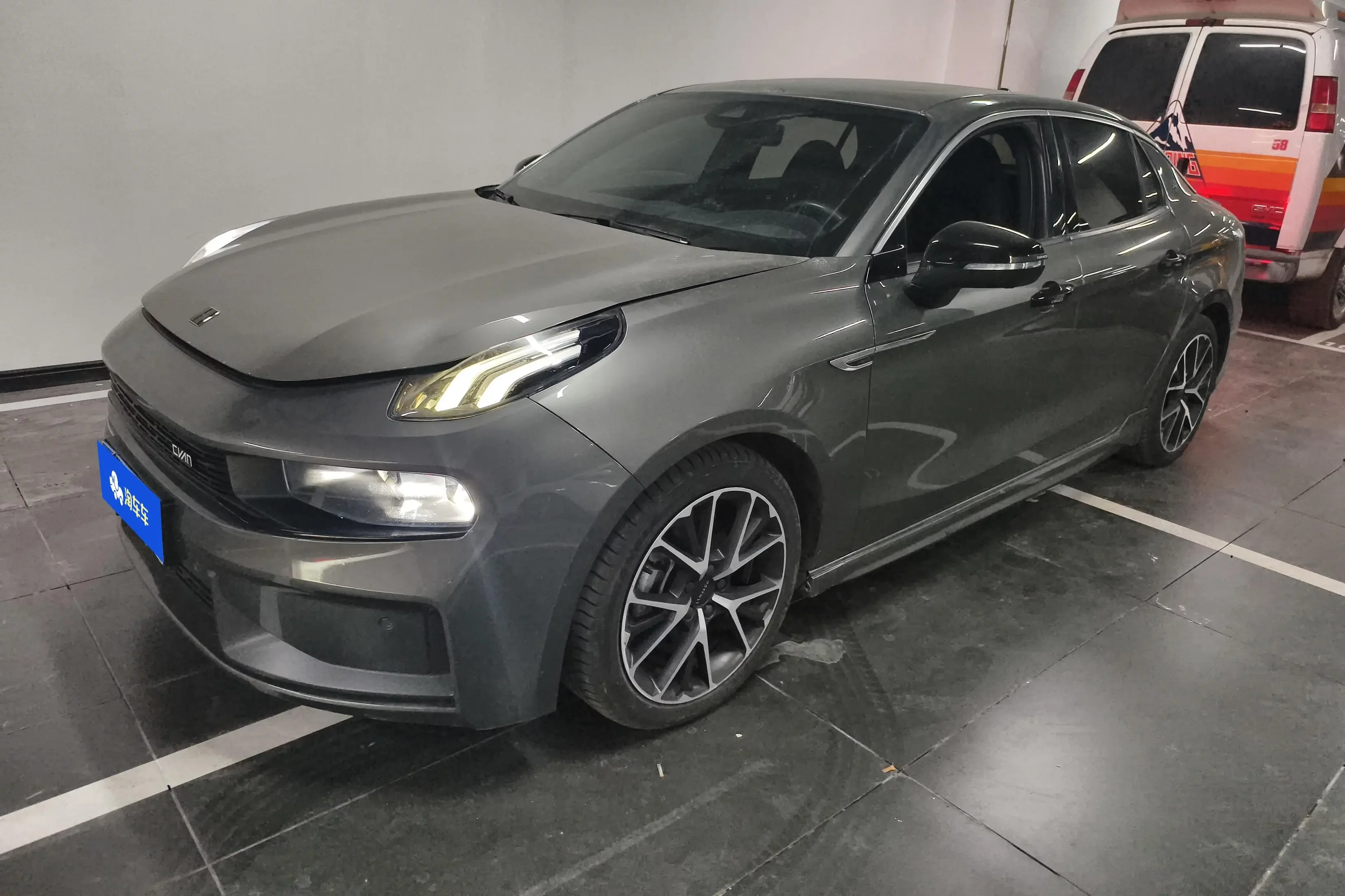 Lynk & Co 03
