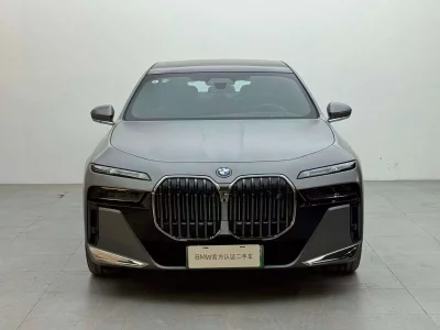 BMW i7