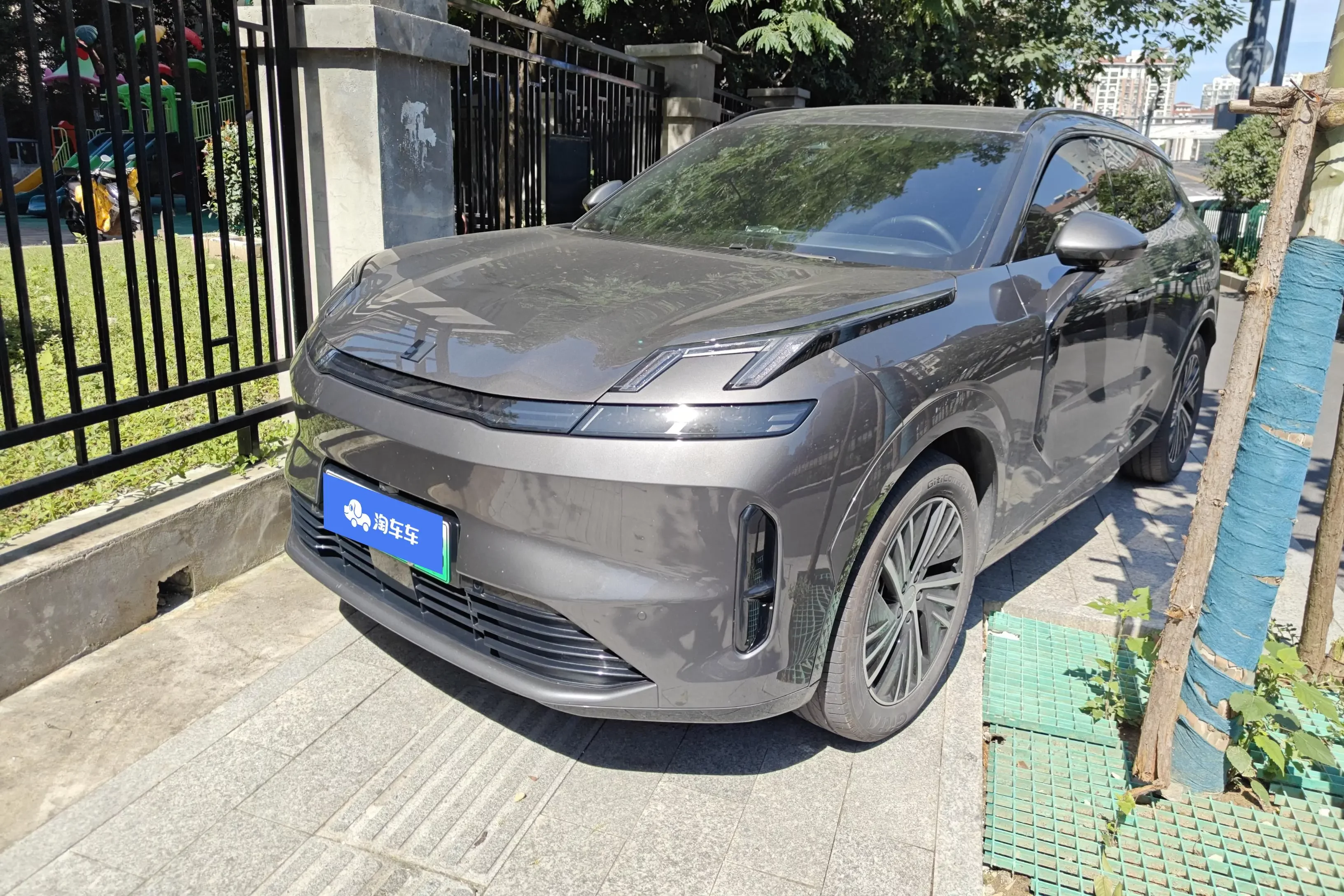 Lynk & Co 08 EM-P