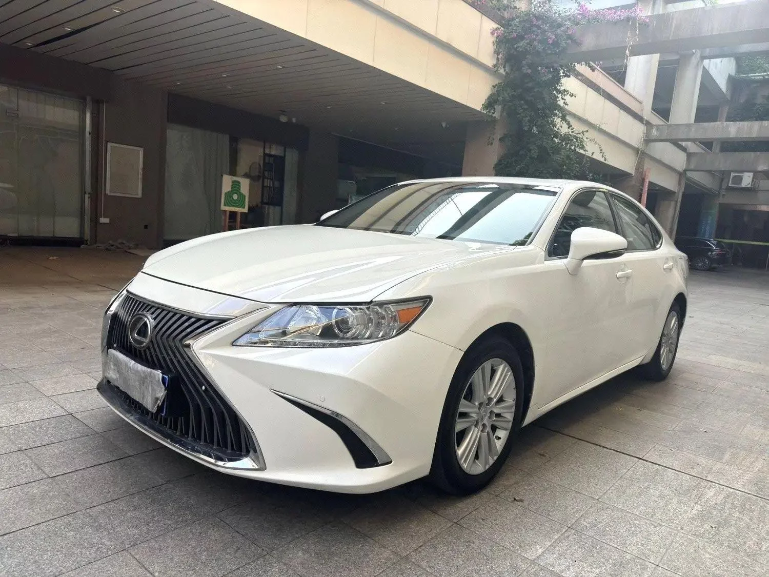 Lexus ES