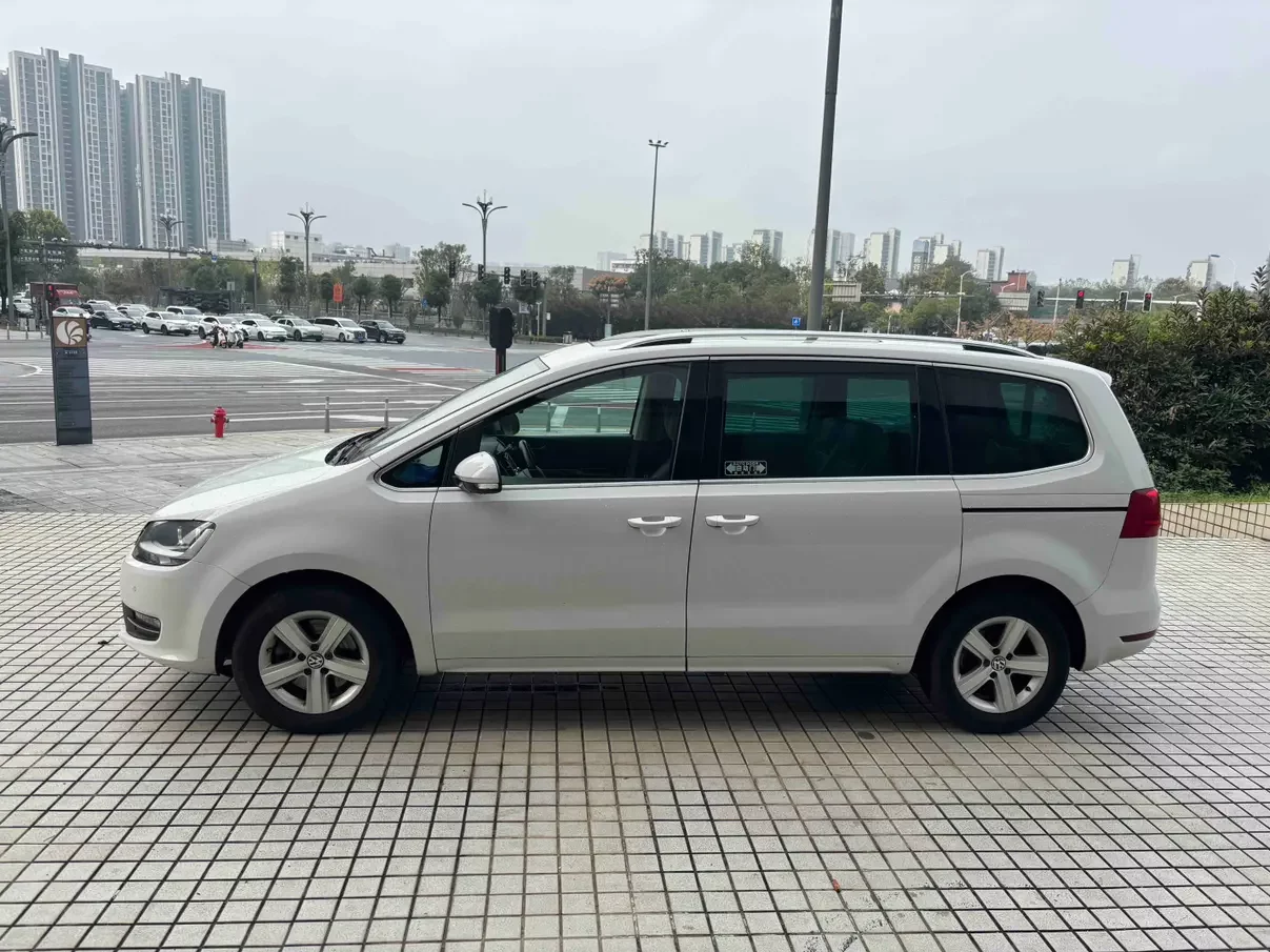 Volkswagen Sharon