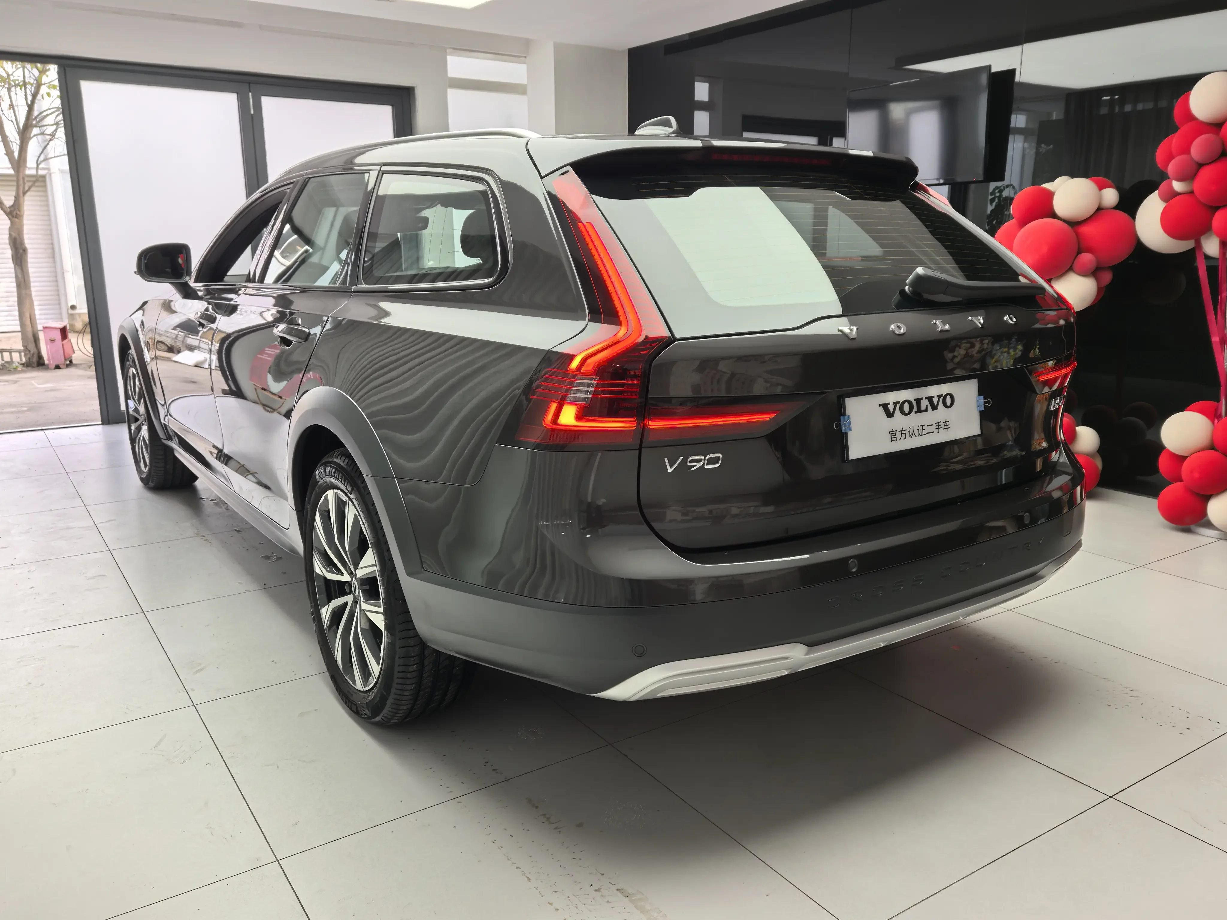 Volvo V90