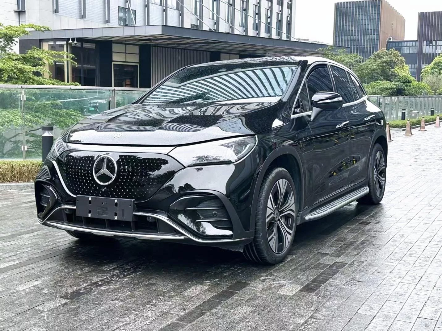 Mercedes-Benz EQE SUV