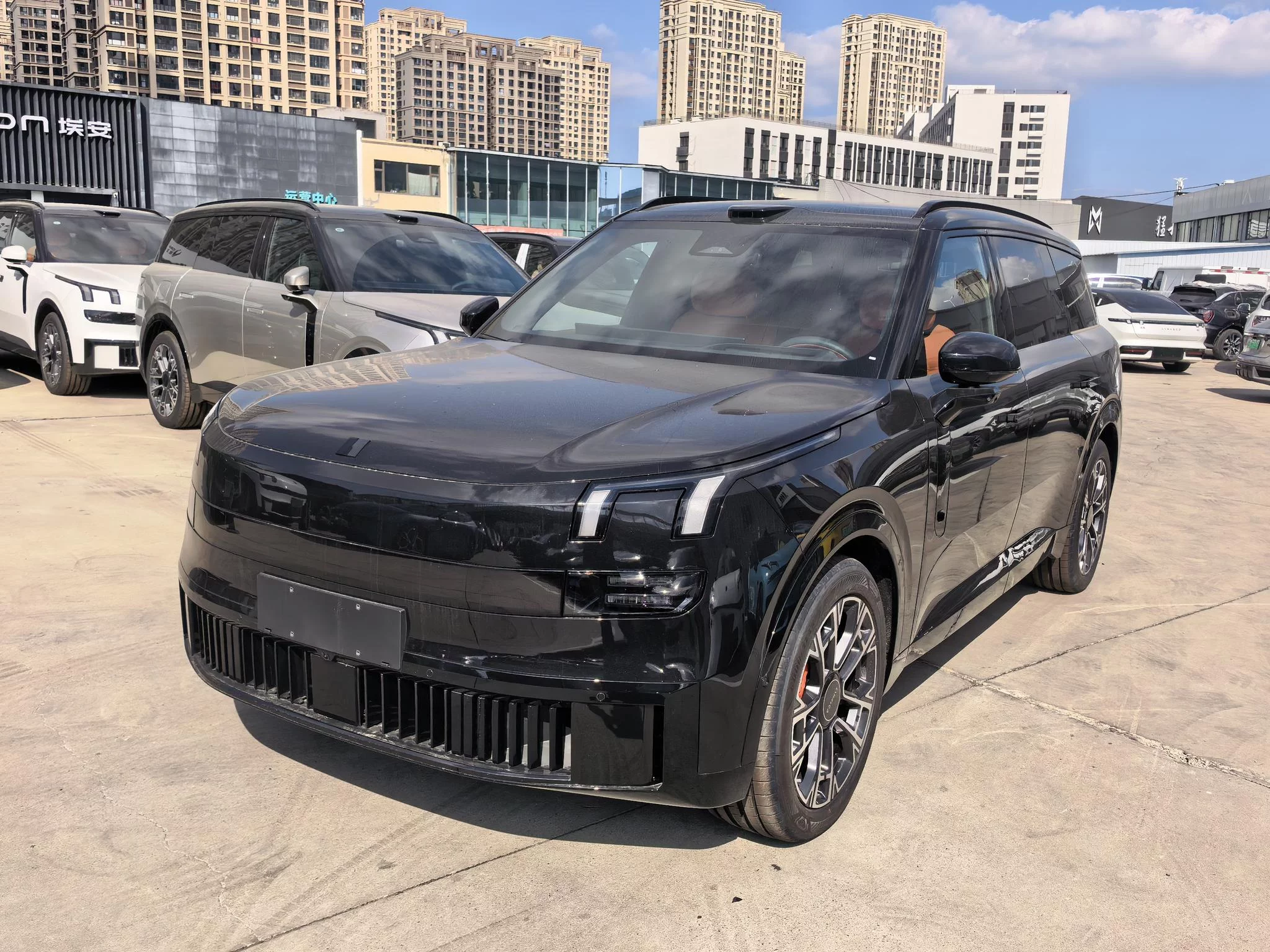 Lynk & Co 900