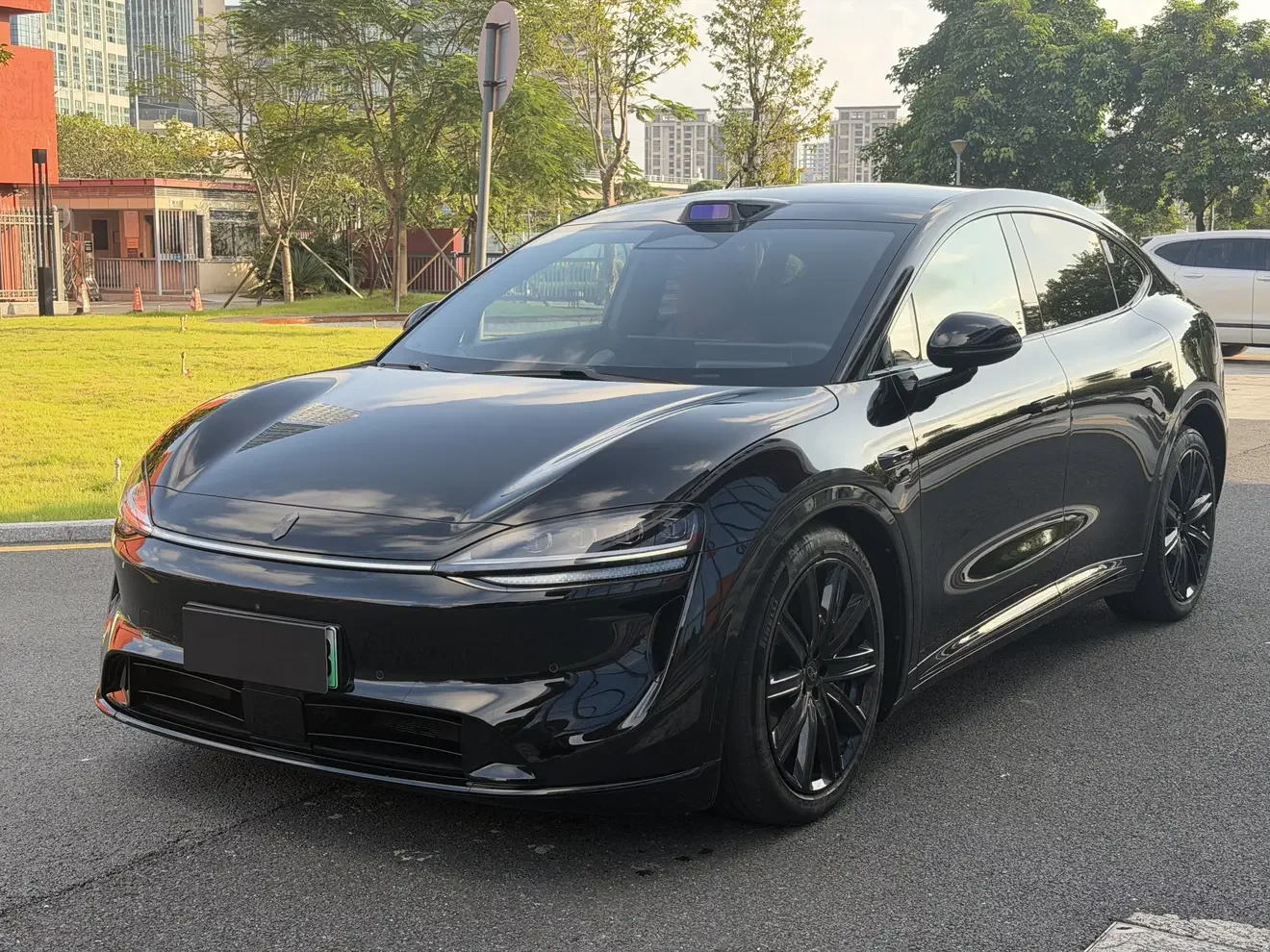 Luxeed Zhijie R7