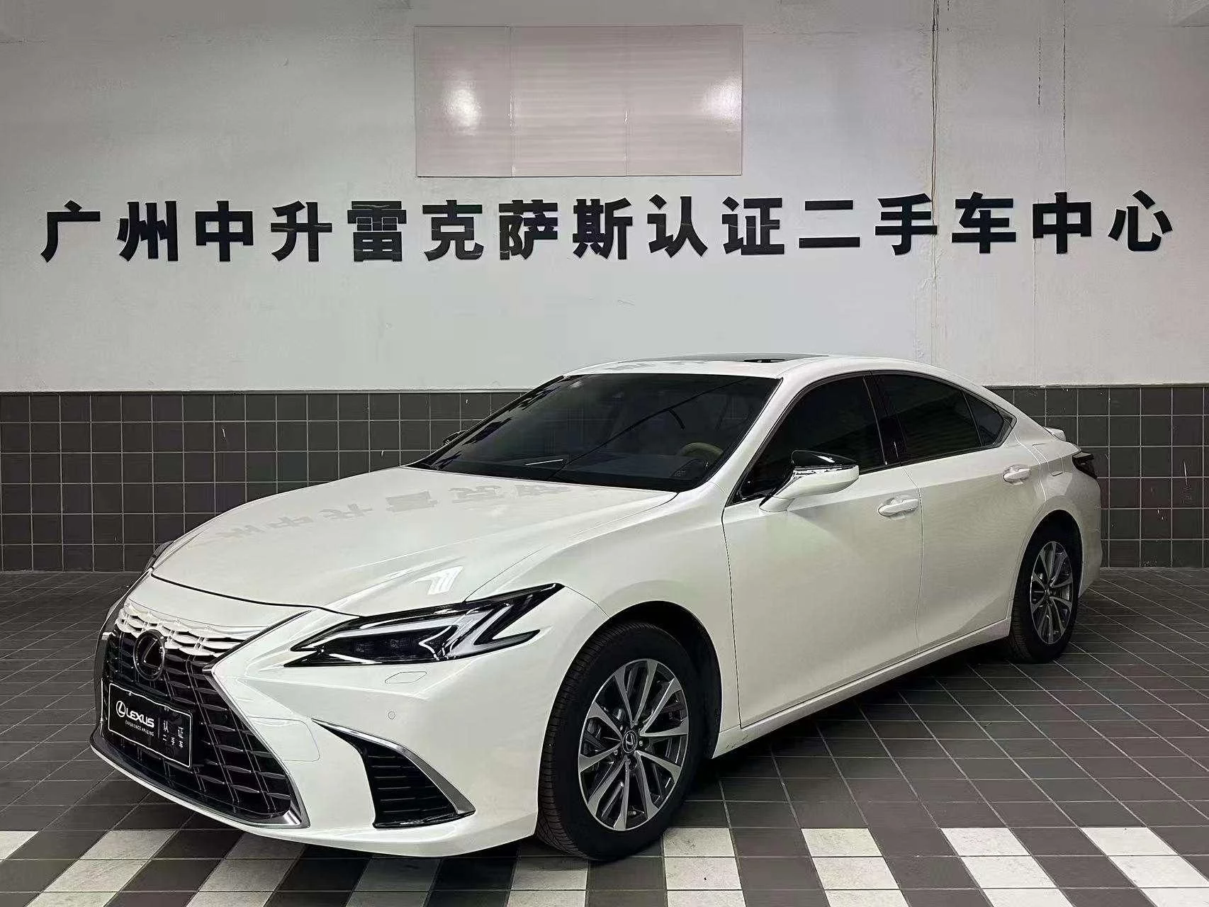 Lexus ES
