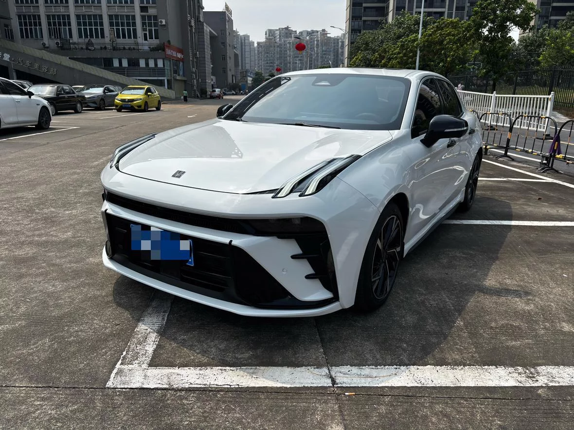 Lynk & Co 03