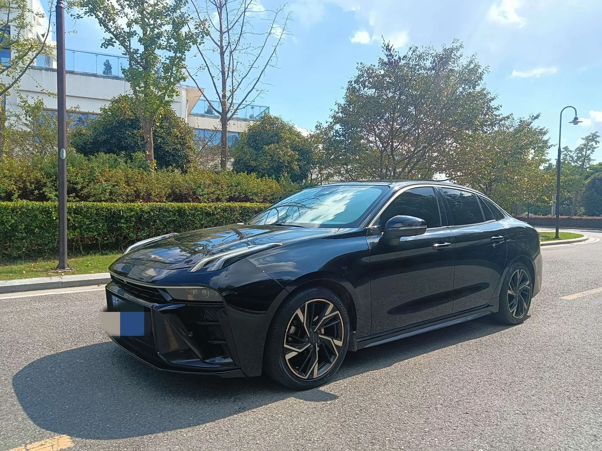 Lynk & Co 03