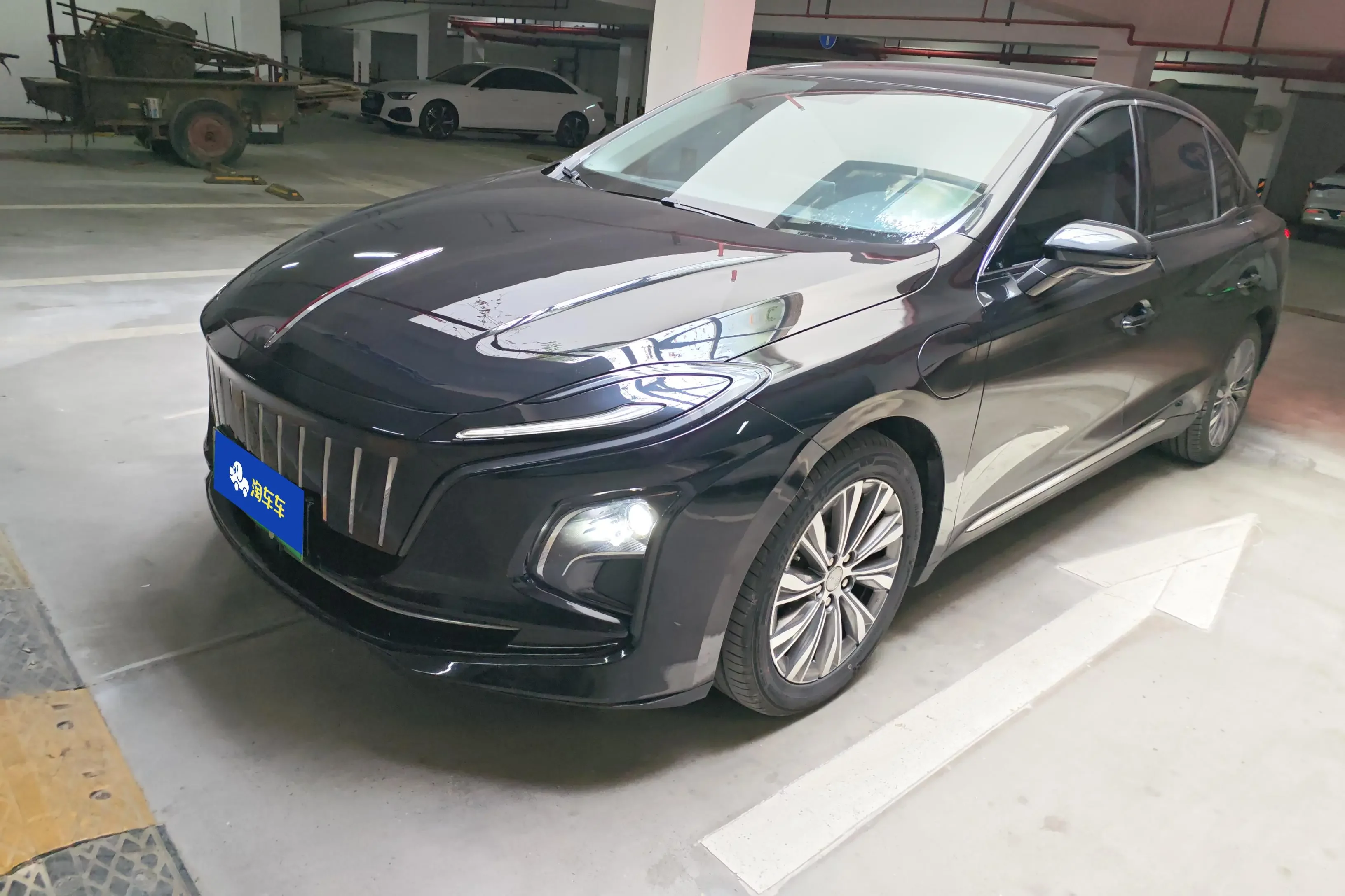 Hongqi E-QM5