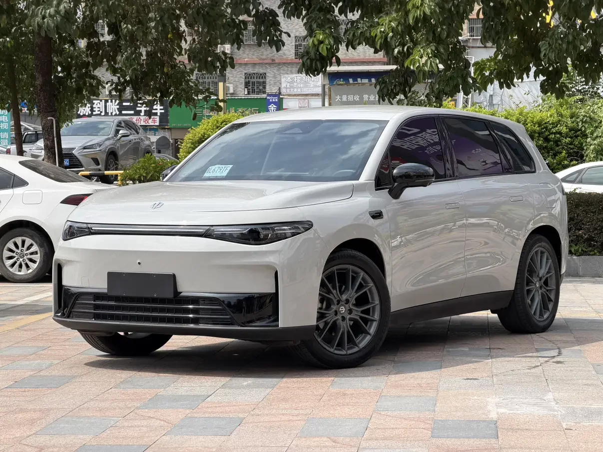 Leapmotor C10