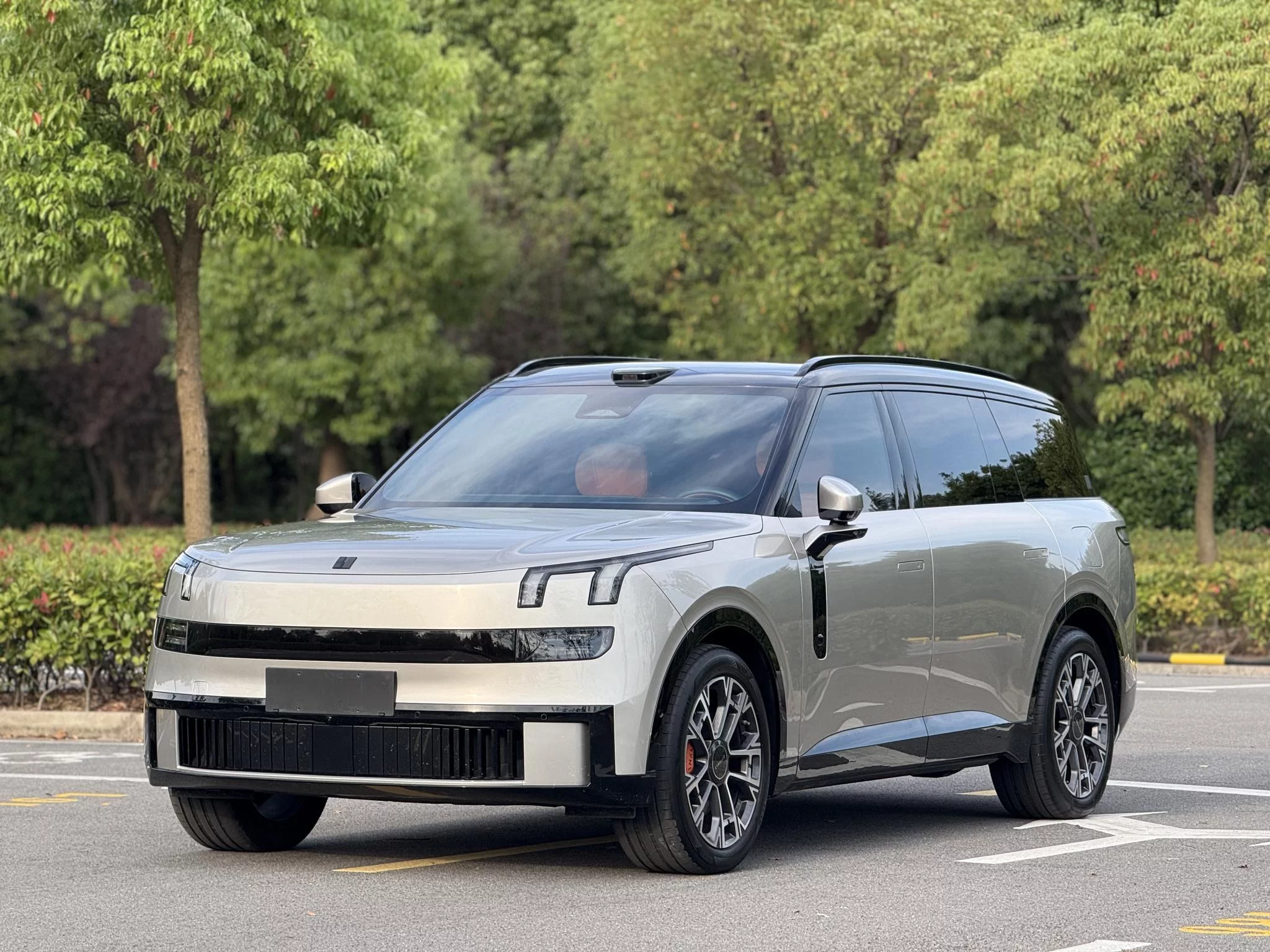 Lynk & Co 900