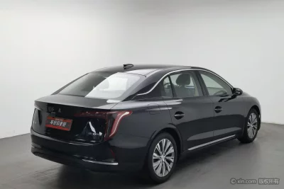 Hongqi E-QM5